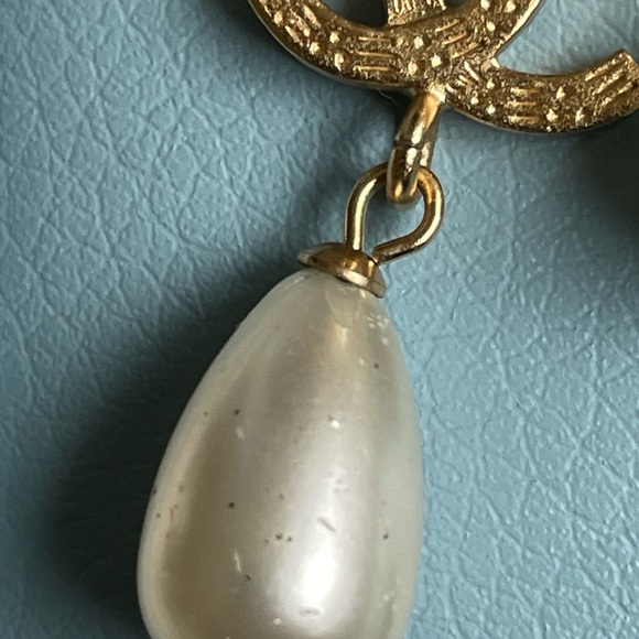 Chanel CAMÉLIA earrings purchased SOHO, NYC Chanel - Picture 4 of 5